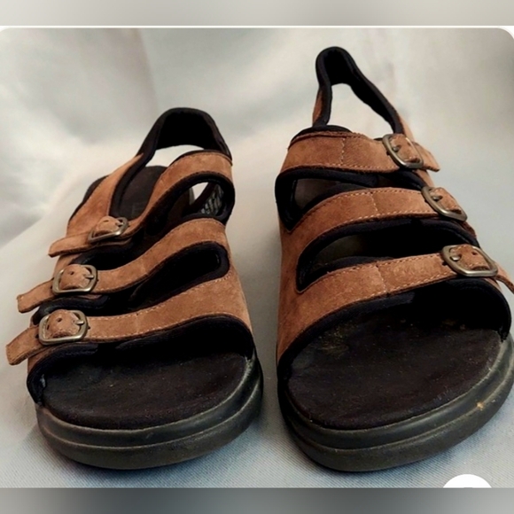 LLBean Sandals, Size 9, Sueded Brown, Slingback Stretch, 3 Buckle Straps, Sturdy - Picture 3 of 8